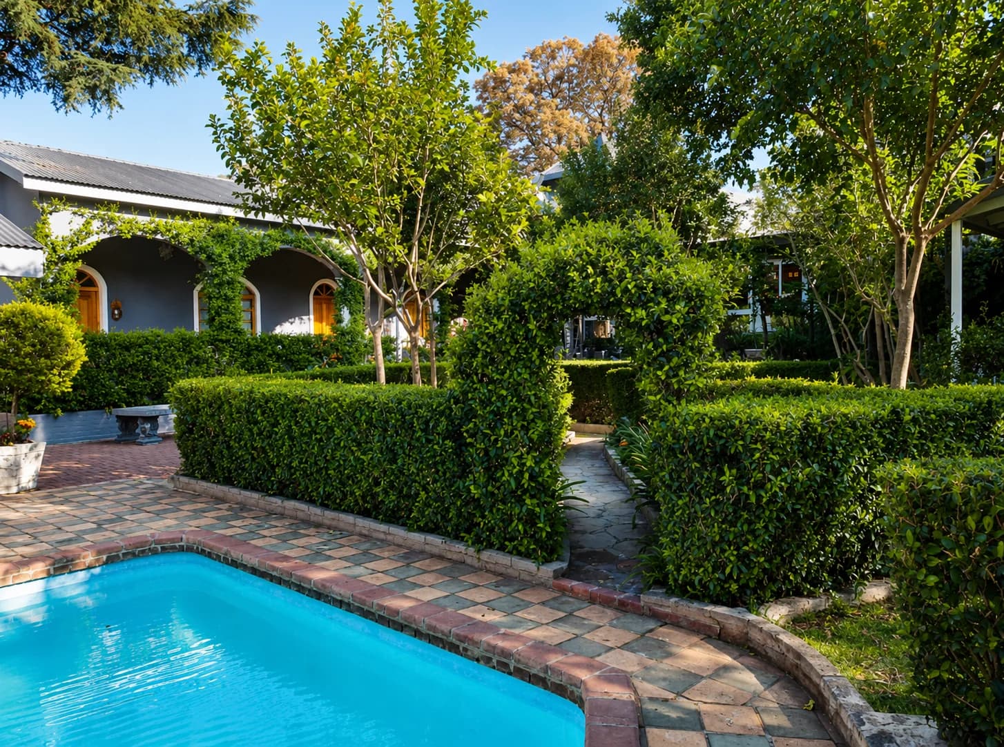Hobbit Boutique Hotel — Bloemfontein, ZA cover photo